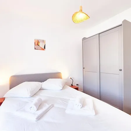 Rt 2 - F3 Pour 1-5 Pers Au 2eme Etage Apartmán